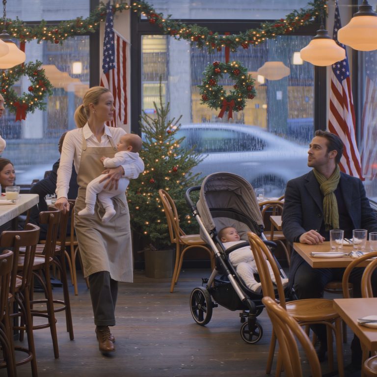 Dyrektor generalny próbował wszystkiego, żeby uspokoić dziecko — aż do momentu, gdy kelnerka zadała mu jedno ciche pytanie…
