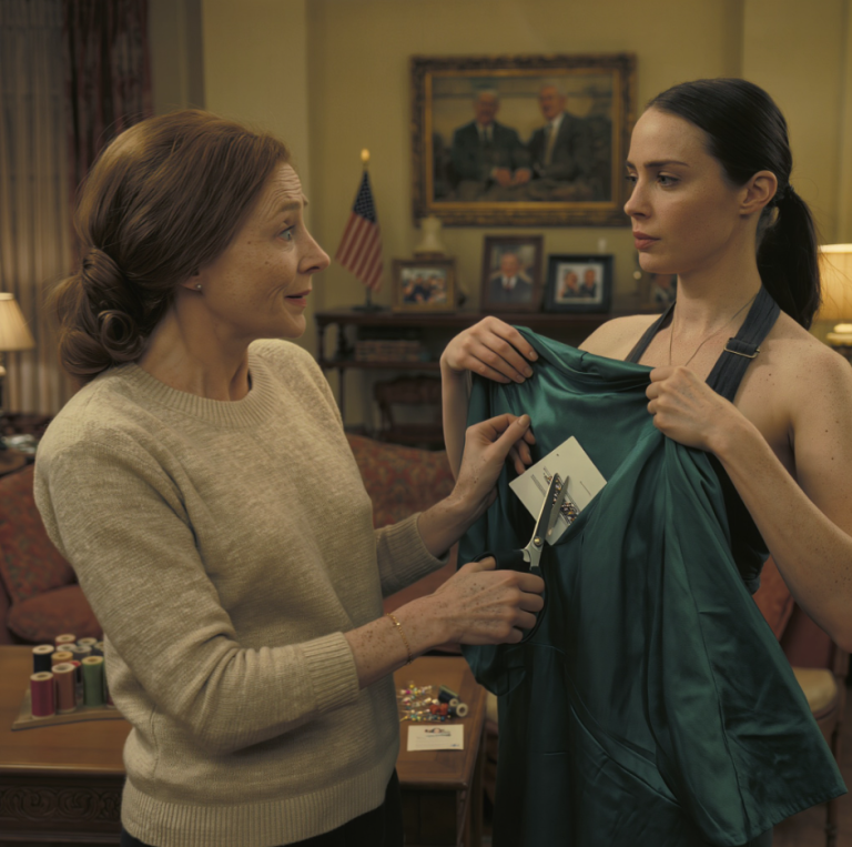 W noc poprzedzającą moje urodziny mój zmarły ojciec nagle ukazał się we śnie i powiedział: „Nie zakładaj zielonej sukienki, którą dał ci mąż!”. Kiedy krawcowa przyniosła sukienkę, zamarłam, uświadamiając sobie, że sukienka była dokładnie taka zielona, ​​jak we śnie – a to był dopiero początek wszystkiego.