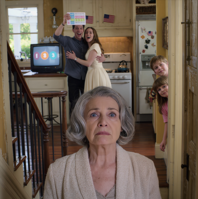 Mój syn i synowa wygrali na loterii 85 milionów dolarów i wskazali drzwi: „Od teraz już cię tu nie potrzebujemy, możesz zamieszkać w domu opieki”. Przez siedem lat po cichu spłacałam kredyt hipoteczny, pokrywałam wszystkie wydatki i opiekowałam się ich dzieckiem, a oni nie mieli pojęcia, że ​​zwycięski los kupiłem na swoje nazwisko. Spokojnie zapytałam: „Czy przeczytałeś nazwisko na losie?”.