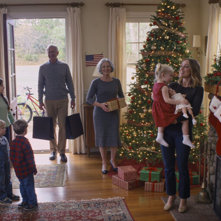 Dali mojej 3-letniej córce małą, zniszczoną lalkę i powiedzieli: „Tak to jest, kiedy mama nie spełnia naszych oczekiwań”. Uśmiech mojej córki zgasł. Dzieci mojej siostry uśmiechały się szeroko, mając za sobą nowe rowery. Ale uśmiechy zbladły, gdy pokazałam im prezenty i powiedziałam: